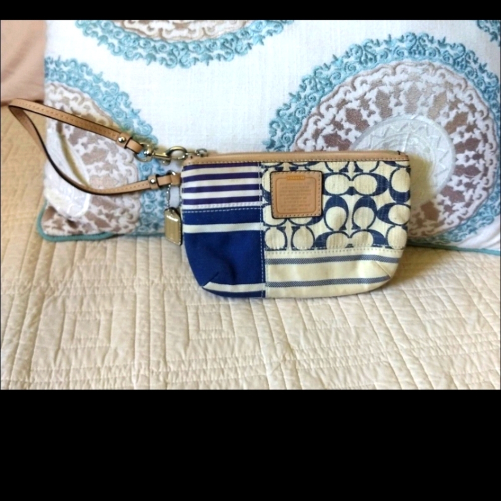 Vintage Coach Daisy Canvas Patchwork Wristlet Clu… - image 1
